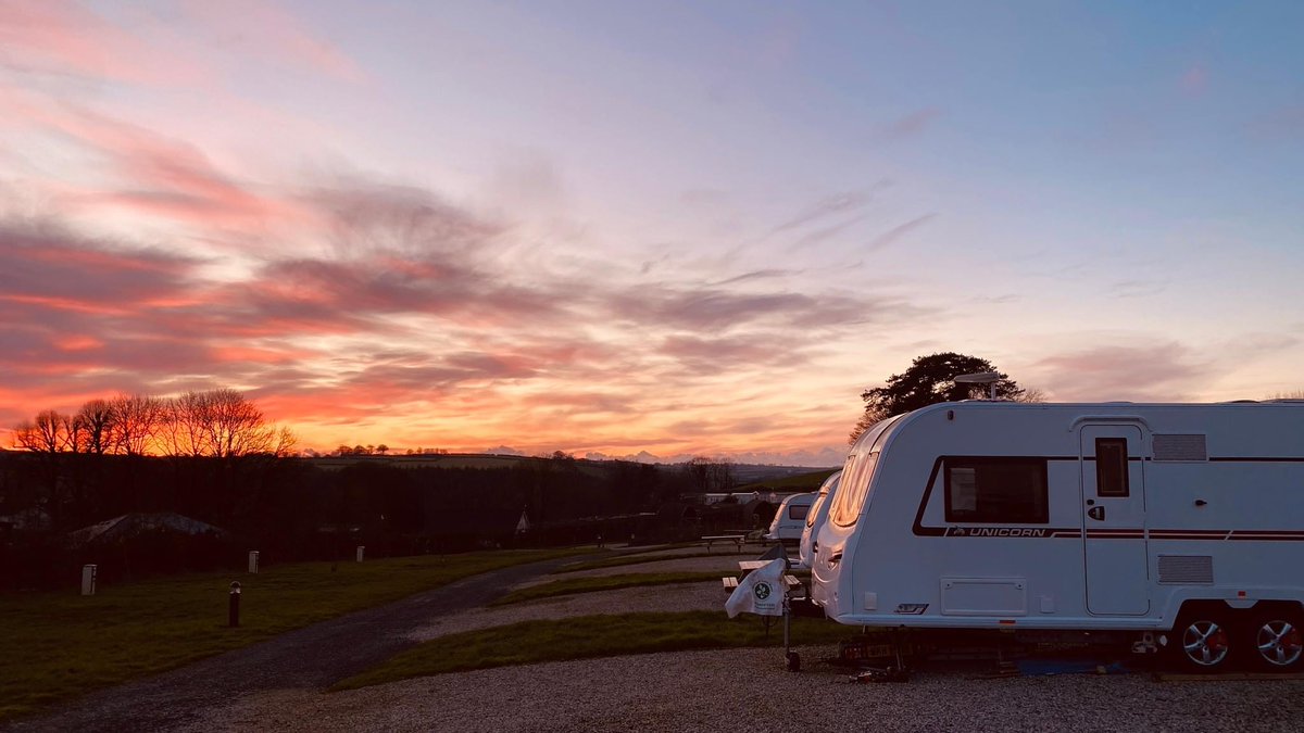 Premier Parks tweet media