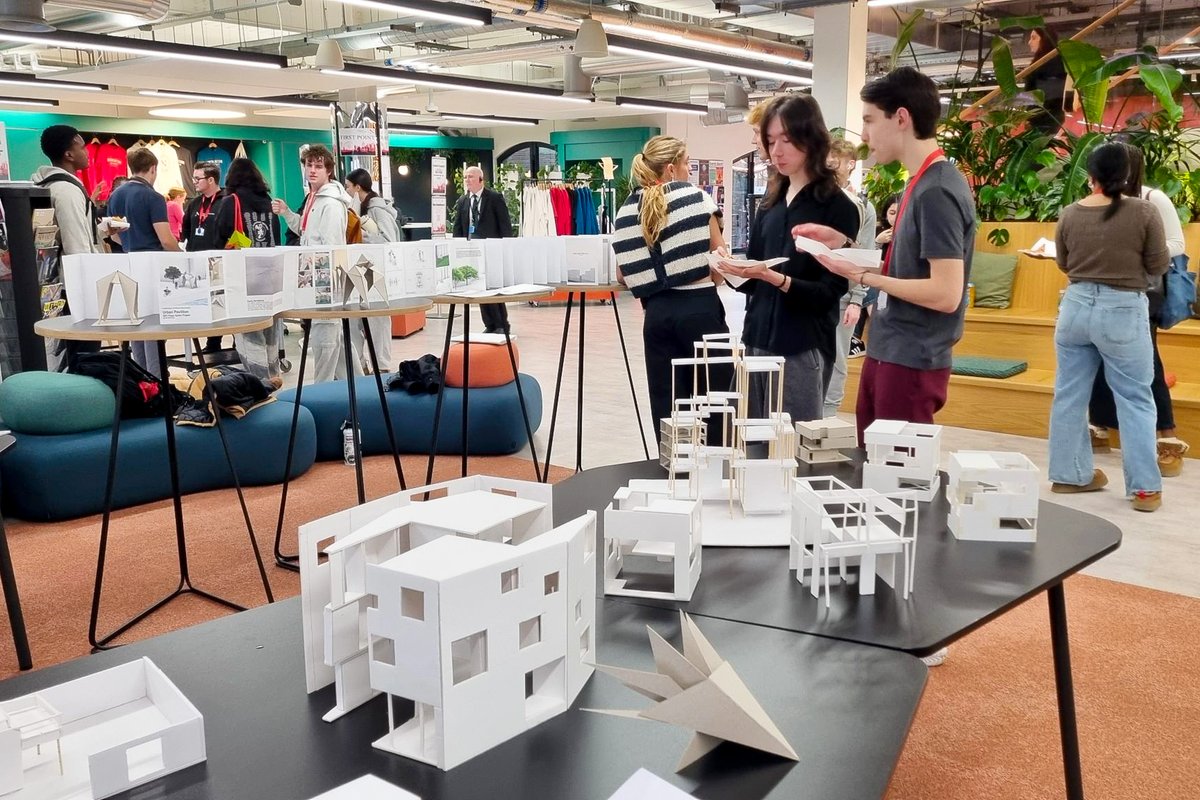 #ExperientialLearning at play. Students explore the #Design and #Engineering showcase at 📍Devon House.