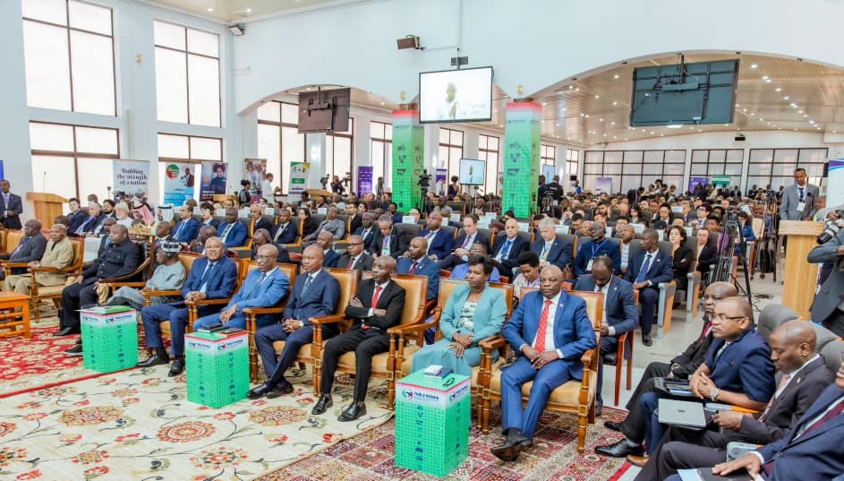 PhilosTop's tweet photo. President @GeneralNeva is calling on all investors to come and invest in #Burundi,the beutiful country, because , he says, investing in Burundi is not just an economic opportunity, it also means participating in intra- and intercontinental development.@UN @NtareHouse @BurundiGov https://t.co/F6Of2hkMGB