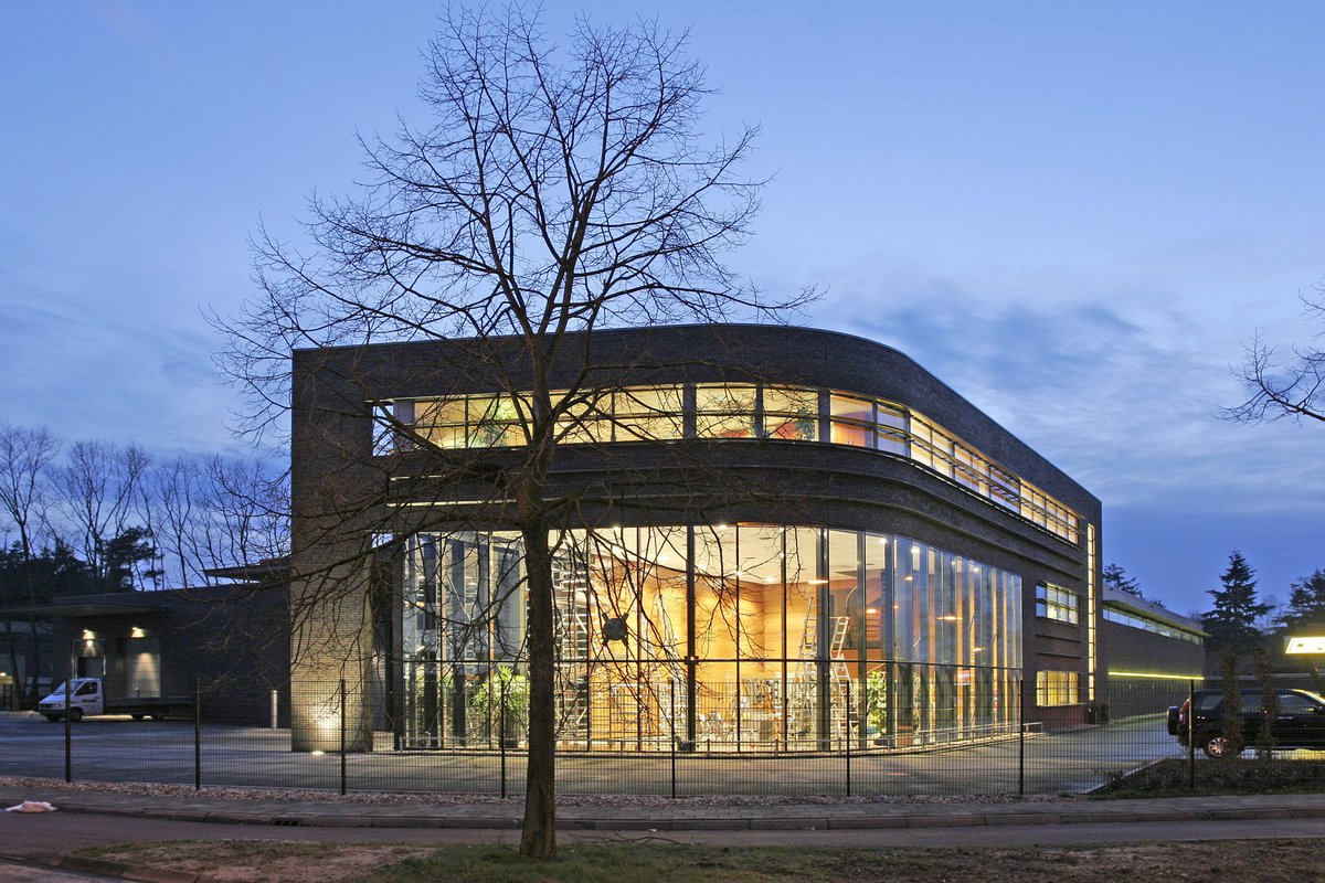 De nieuwe uitbreiding heeft inmiddels het hoogste punt bereikt. Benieuwd naar het eindresultaat! LXarchitecten.nl
.
<a href="/gemeenteHelmond/">Gemeente Helmond</a> | <a href="/LXarchitecten/">LXarchitecten</a> | #TrienekensBoleij | #Agnito | #DeWaagConstructeurs | #Kusters2.0 | #Tillaart-Bouw | #MarcelvanKerckhove