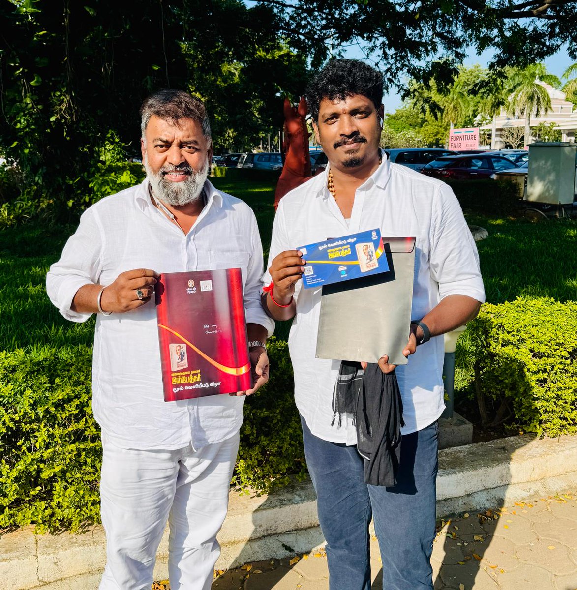 TVMIKinathukada's tweet photo. தளபதியை வரவேற்க கோவை தெற்கு மாவட்ட தலைவர் கோவை விக்னேஷ் மற்றும் இளைஞரணி தலைவர் பாபு அவர்கள்... https://t.co/YzIuirJBww