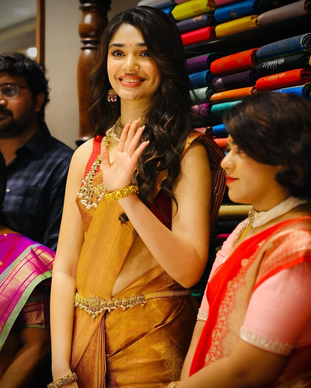 GeG4JoQXwAAzZu7?format=jpg&name=large