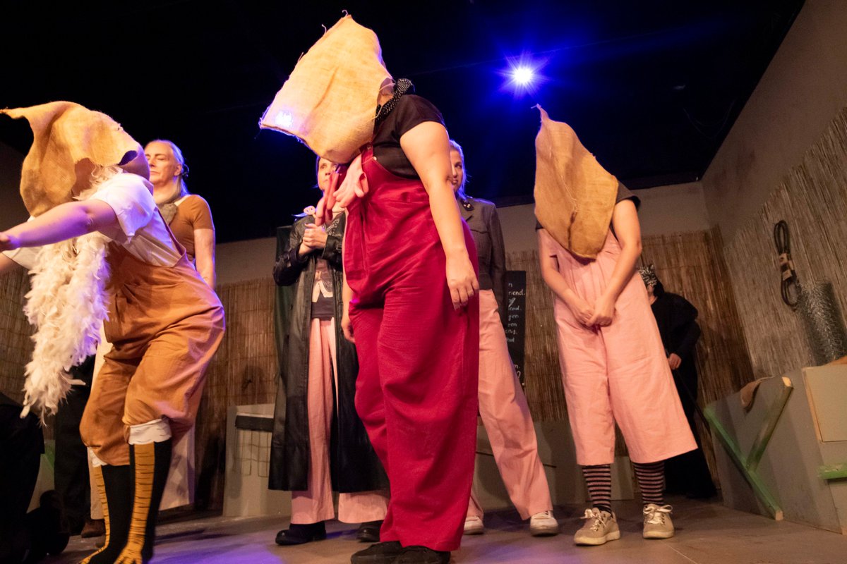 MichelHalin's tweet photo. ANIMAL FARM, klassieker uit de Engelse literatuur, nu op de planken van het Seeftheater in Antwerpen. Zeven vertoningen van de twaalf uitverkocht maar er zijn nog enkele tickets beschikbaar. Reserveer snel via https://t.co/uY6Q5jqFL9. Meer info op https://t.co/iaeMDpCEAS https://t.co/ZWP5lYIDs6