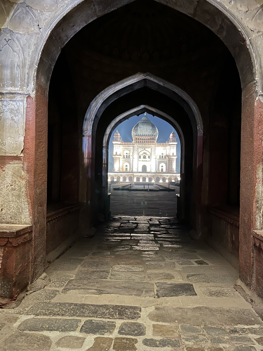 xahid77's tweet photo. When the wandering spirit in u is enamoured by a royal sepulchre at a hauntingly odd hour with solitude as ur companion, the rendezvous brings forth an interplay of light, darkness and all that is between the two. Freezing the conversation in frames of light, longing and love. https://t.co/6Qptt4ITDe
