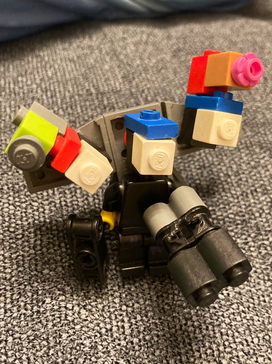 aritacacca's tweet photo. 長男のレゴ作品

1枚目カメラマン
2枚目タイタンスピーカーマン
3枚目タイタンカメラマン

(スキビティトイレのキャラ) https://t.co/rTBhgXCbAs