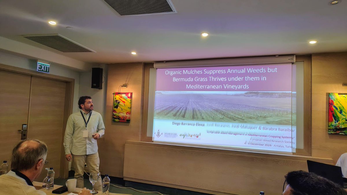 <a href="/DiegoBarranco_/">Diego Barranco</a> and Clarence presenting their results on organic mulches to suppress weeds and herbicide resistant  A. viridis at the WG conference Herbicide Resistance and weed management in Mediterranean systems in Antalya,Turkey
Way to go! 💪

<a href="/EWRS_News/">EWRS European Weed Research Society</a> <a href="/semh2022/">SEMh Sociedad Española de Malherbología</a> <a href="/Agrotecnio/">Agrotecnio Research Centre</a>