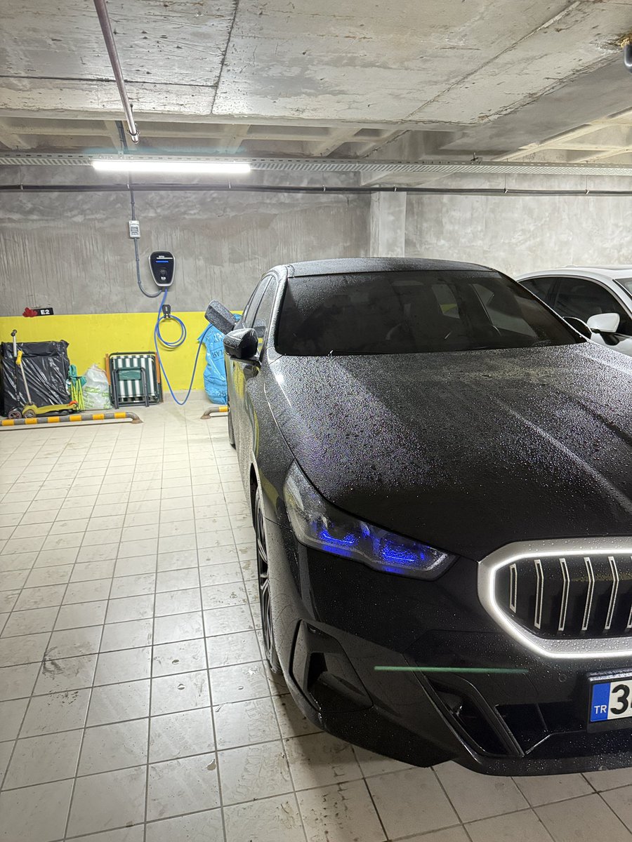 ibrahimbbey's tweet photo. @_Analizci_ ben bmw i5 kullanıyorum 40 kuruş km de maliyeti bu zamana kadar rezillik çekmişim içten yanmalı motorlu araçları kullanarak düşünmeden almak lazım ötv oranları yakında artarsa bu arabalar 2 katına da alınmaz bilginize https://t.co/GTnpWnyGGE