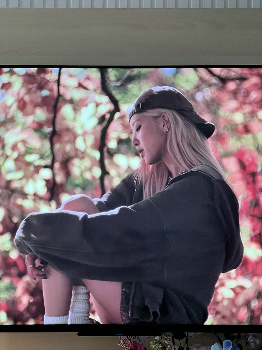NhiiYuYu's tweet photo. ROSIE OUT NOW

#rosiebyROSÉ     
#ROSÉ_rosie             
#rosesarerosie https://t.co/ybqKT0mNPW