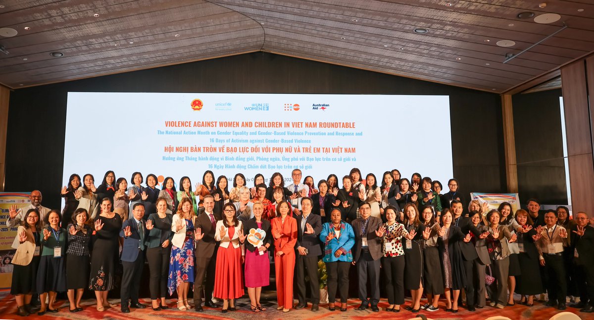 unwomenvietnam's tweet photo. Today, leaders from 🇦🇺@dfat @uninvietnam and 🇻🇳 gov gathered at the #EVAWC Landmark Roundtable to:
✅Reflect on best practices
✅Share & discusse strategies to end #VAWC
✅#UNiTE against GBV
One conversation. Countless lives transformed.
#NAM #16DaysOfActivism https://t.co/QF4oWFDnK9