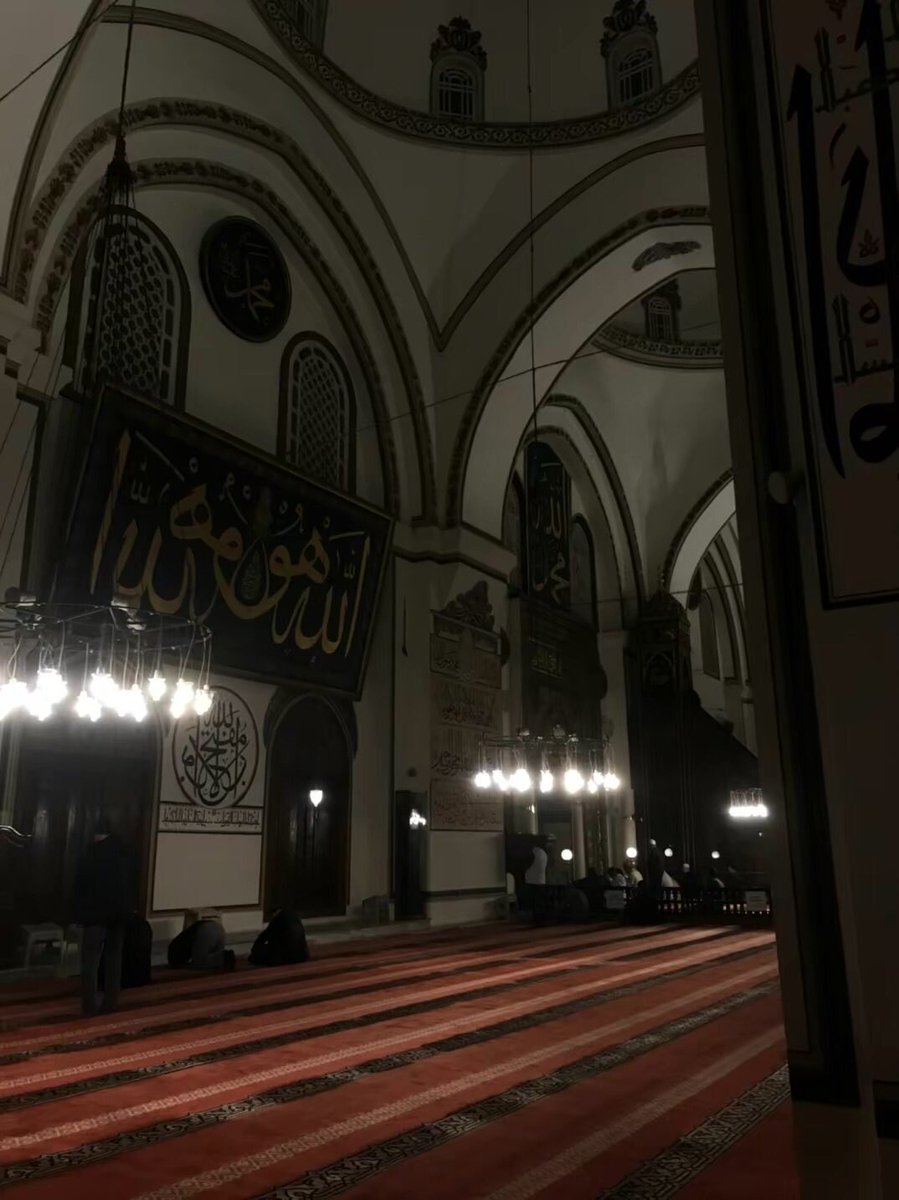 Sevmeyi de bilirim sevmeyedebilirim hayırlı cumalar❤️‍🩹