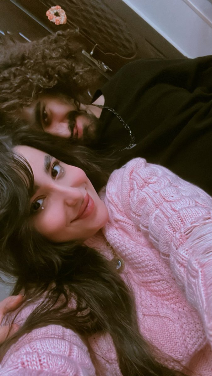 maahsaakrp's tweet photo. عکس زن و شوهری https://t.co/EEJiWtBN11