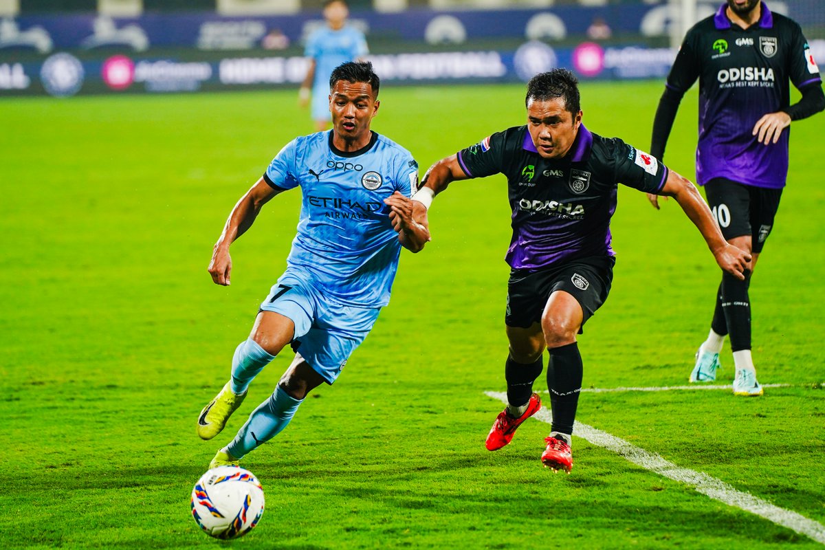 MumbaiCityFC's tweet photo. Reliving the action from our match in Bhubaneswar last night ๐ธ
Head to link below for more ๐
https://t.co/XIwwLNJpXG
#OFCMCFC #ISL #AamchiCity ๐ต https://t.co/Y6WUzsFoWH