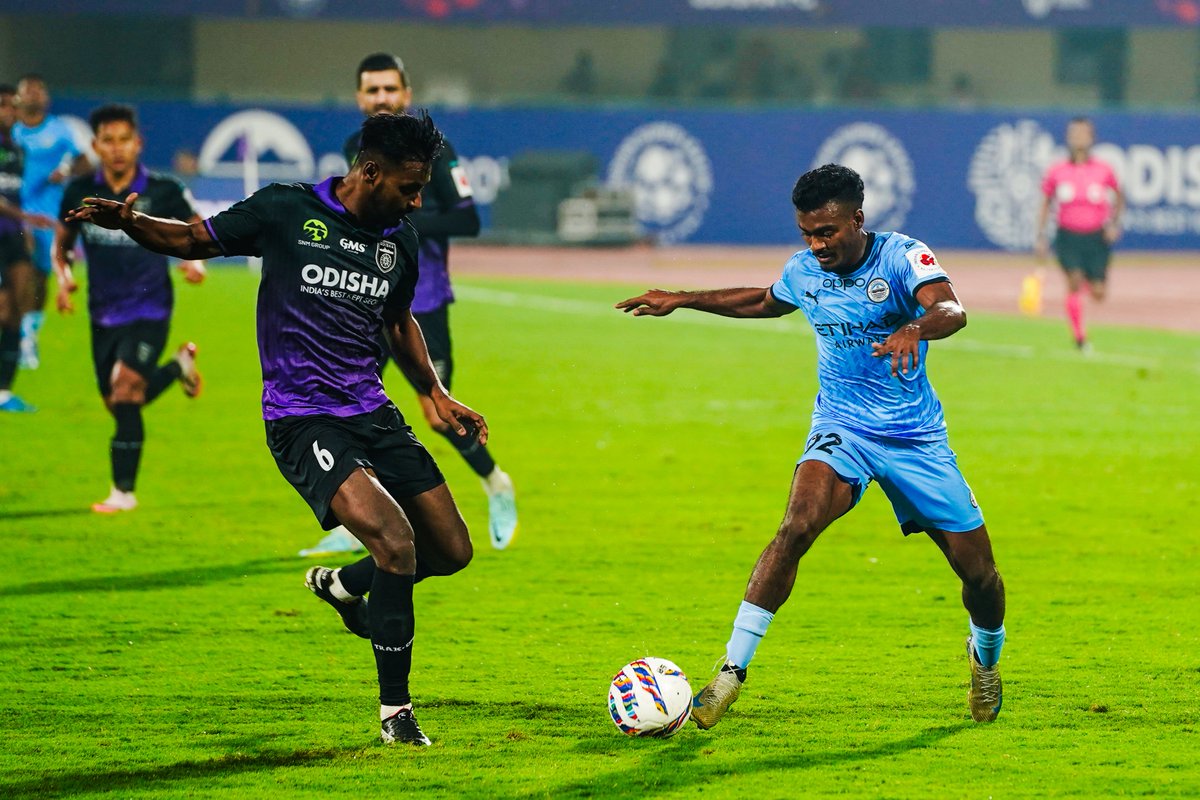 MumbaiCityFC's tweet photo. Reliving the action from our match in Bhubaneswar last night ๐ธ
Head to link below for more ๐
https://t.co/XIwwLNJpXG
#OFCMCFC #ISL #AamchiCity ๐ต https://t.co/Y6WUzsFoWH