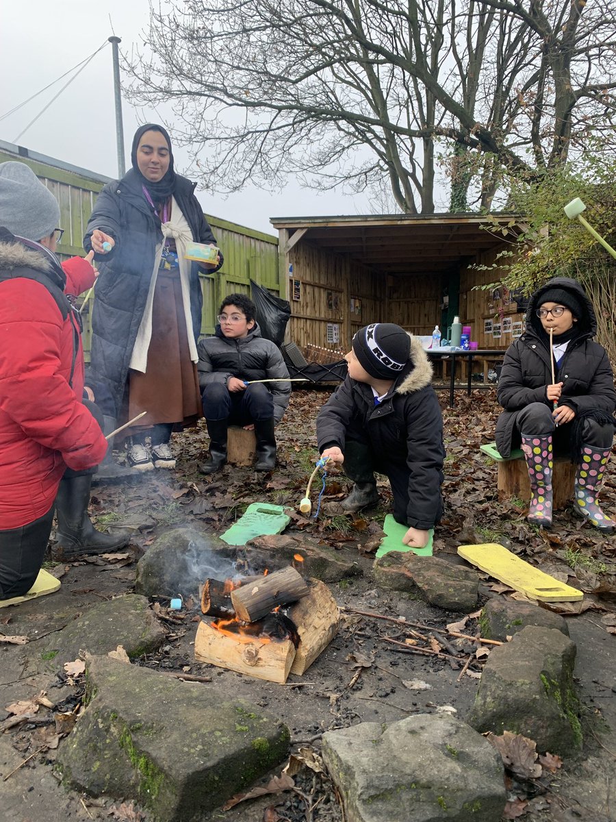 Lidget Green Primary School tweet media