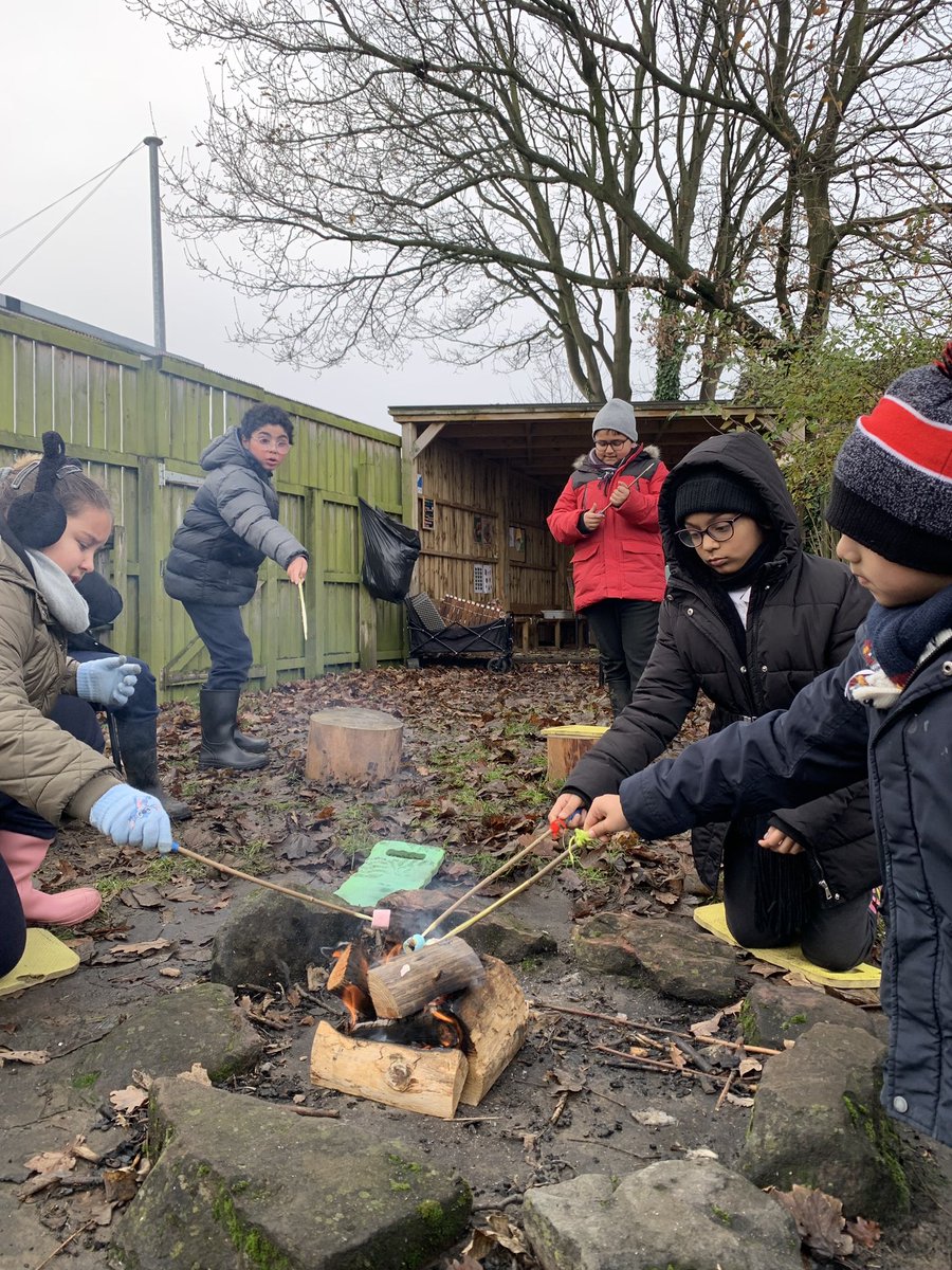 Lidget Green Primary School tweet media