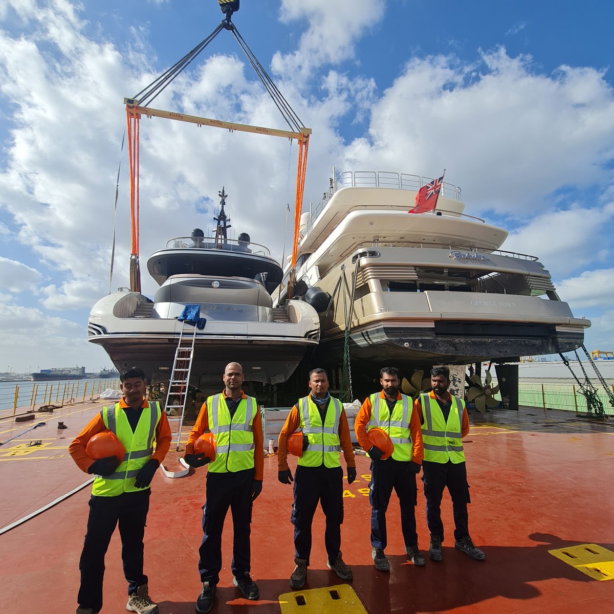 FLEETLINESHPNG's tweet photo. Our latest Yachts shipment in Dubai.
projects@fleetlineshipping.com
https://t.co/1uuKAp0BqP https://t.co/JotKlRcrOR