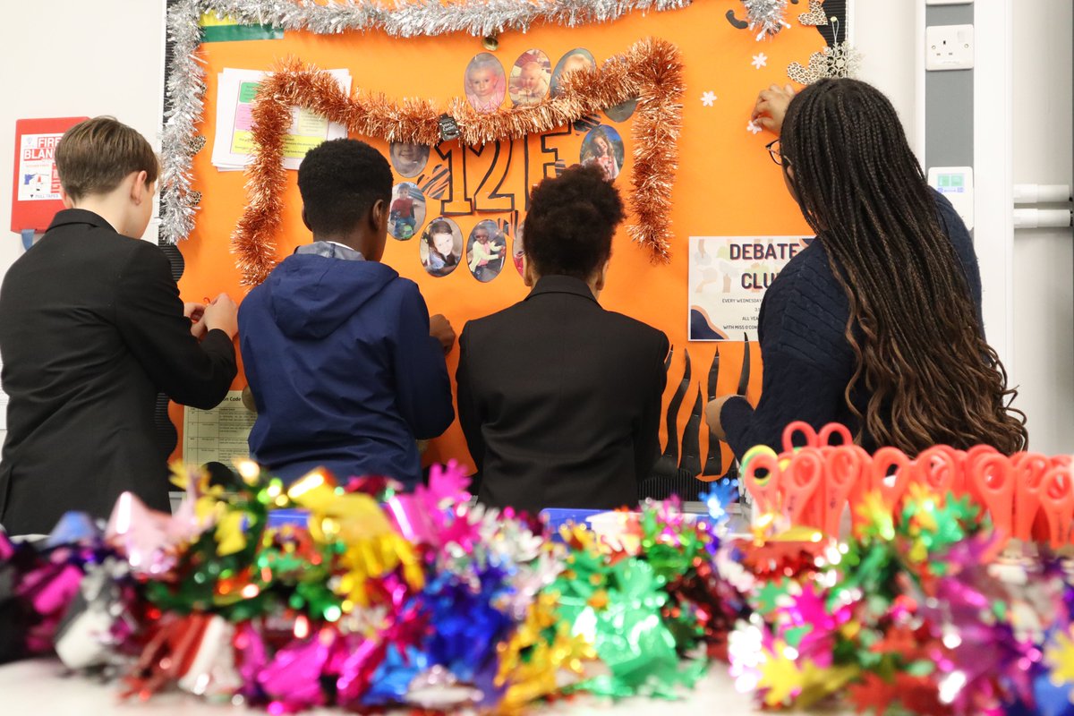 Spreading a little festive cheer, our Year 12 Buddies have been helping Year 7s to decorate their form boards this week! #Christmas2024 #LoveLev