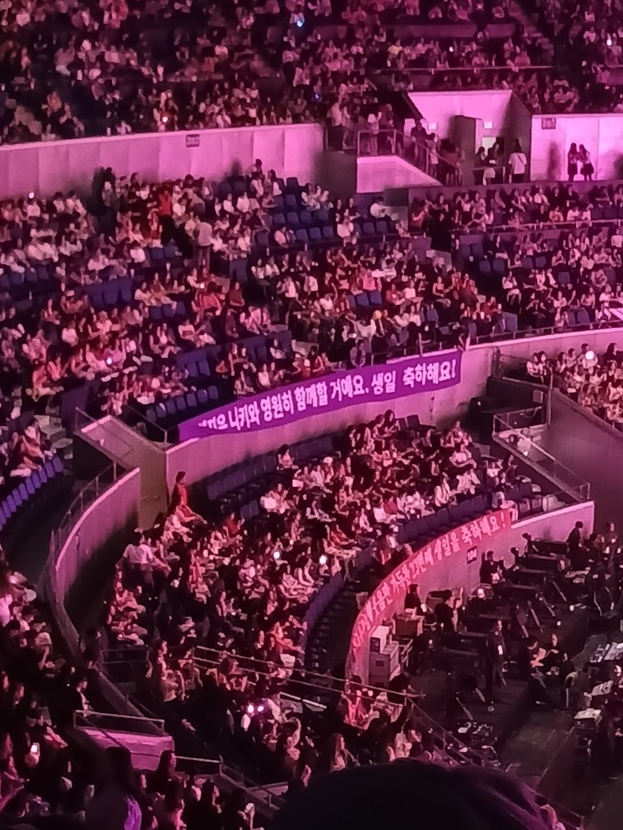 ni_kischeeks's tweet photo. ni-ki's purple drop down banner!
#DES7INED_ENHYPEN_with_DUNKIN https://t.co/GWR86j9O7y