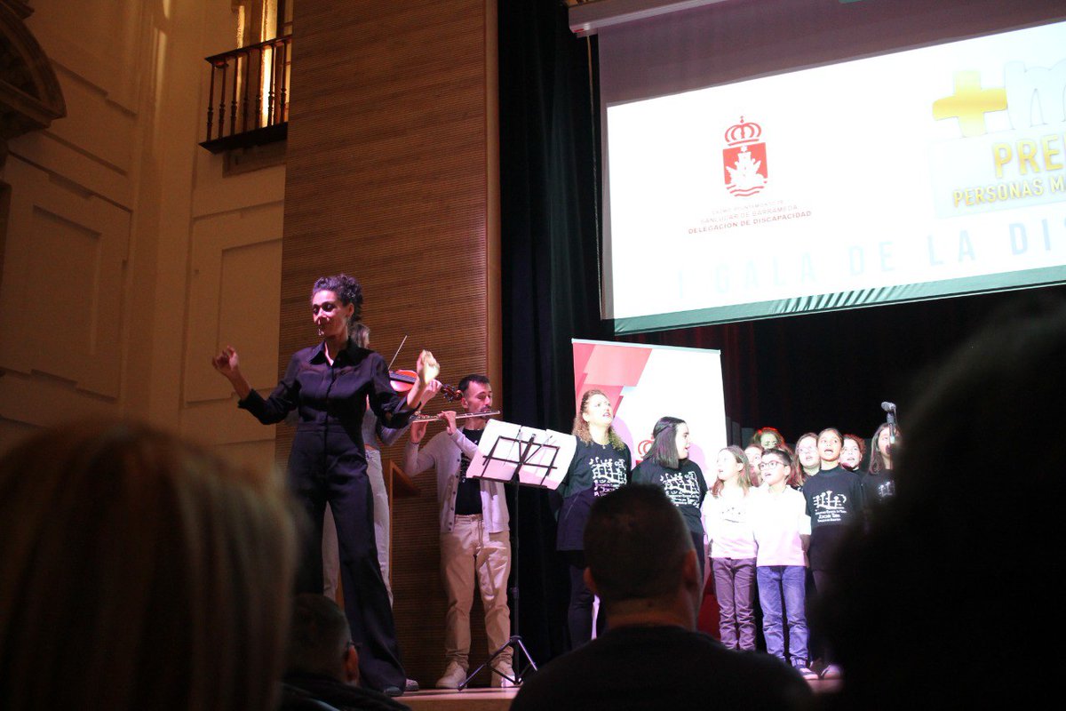 Apesorgu_'s tweet photo. El miércoles se celebró la I Gala de la Discapacidad en el Auditorio Manolo  Sanlúcar, organizada por el Área de Discapacidad junto a la delegada Matilde Cabello.

Nuestro presidente, José María Romero , recibió el premio a la Persona Más Admirable , otorgado por la Alcaldesa https://t.co/EIaQJnClv4