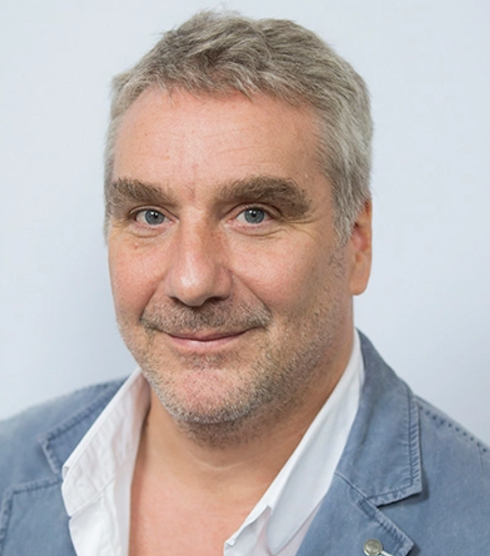 Semaines Sociales Fr (@semsofr) on Twitter photo Les SSF de Paris vous invitent à la conférence de Baptiste Cohen, de la Fondation des <a href="/AAuteuil/">Apprentis d'Auteuil</a> , sur l'enfance en danger : « Quelles urgences, quelle politique publique, quel avenir ? »
Lundi 16 décembre, 19h00, au Point d'HO, à St-Honoré d'Eylau
visio :
urls.fr/69zYVT Les SSF de Paris vous invitent à la conférence de Baptiste Cohen, de la Fondation des <a href="/AAuteuil/">Apprentis d'Auteuil</a> , sur l'enfance en danger : « Quelles urgences, quelle politique publique, quel avenir ? »
Lundi 16 décembre, 19h00, au Point d'HO, à St-Honoré d'Eylau
visio :
urls.fr/69zYVT