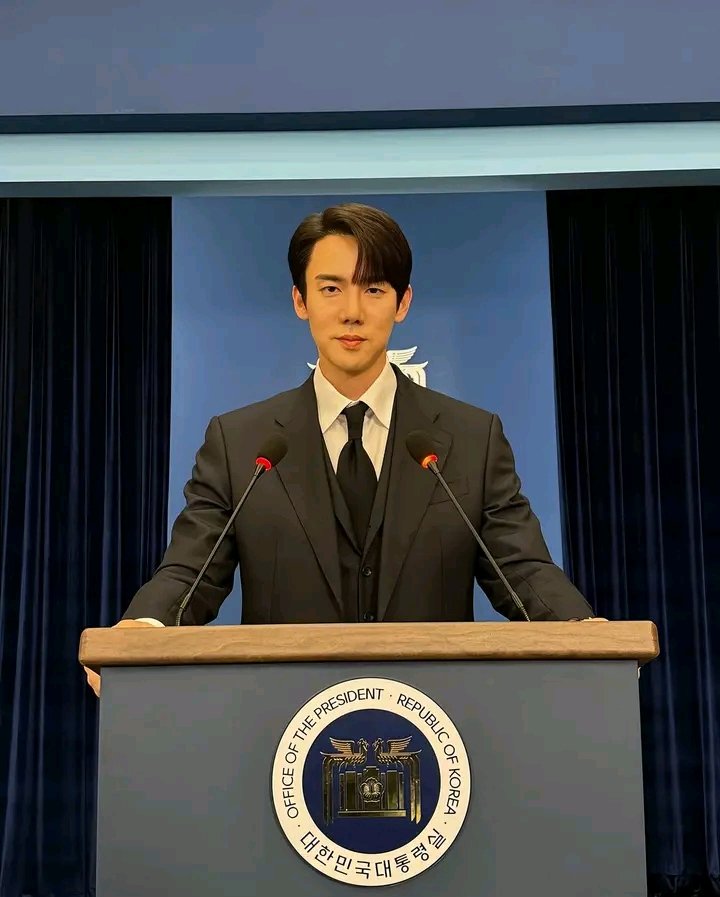 kdramaupto's tweet photo. Baek Saeon is busy this week, he's the Presidential Spokesperson after all 😭😭
#WhenThePhoneRings https://t.co/VQ3Hn4n0s2