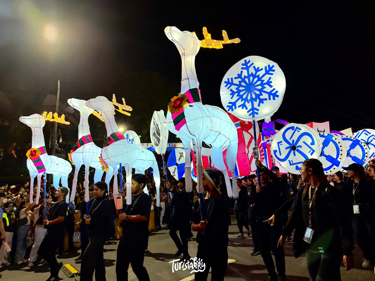 turistaboy's tweet photo. Christmas na sa #BaguioCity, turista! Here’s a sneak peek of the City Christmas Tree for #AnEnchantingBaguioChristmas! 🎄🏮❄️
Happy Holidays! 🥰
#TuristaBoy #BreatheBaguio #Northcon https://t.co/H8kouM9Bjx
