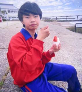 ⬜️新潟・長岡市で男子中学生（15）が行方不明に　3日昼頃に学校を出たまま…
身長:約165cm、やせ型、黒色短髪で、学生服の上から白色パーカー、黒色学生ズボン、黒色スニーカーを着用していたということです。警察は心当たりのある方は長岡署まで連絡お願いします。
#拡散希望
news.nsttv.com/post/20241206-…
