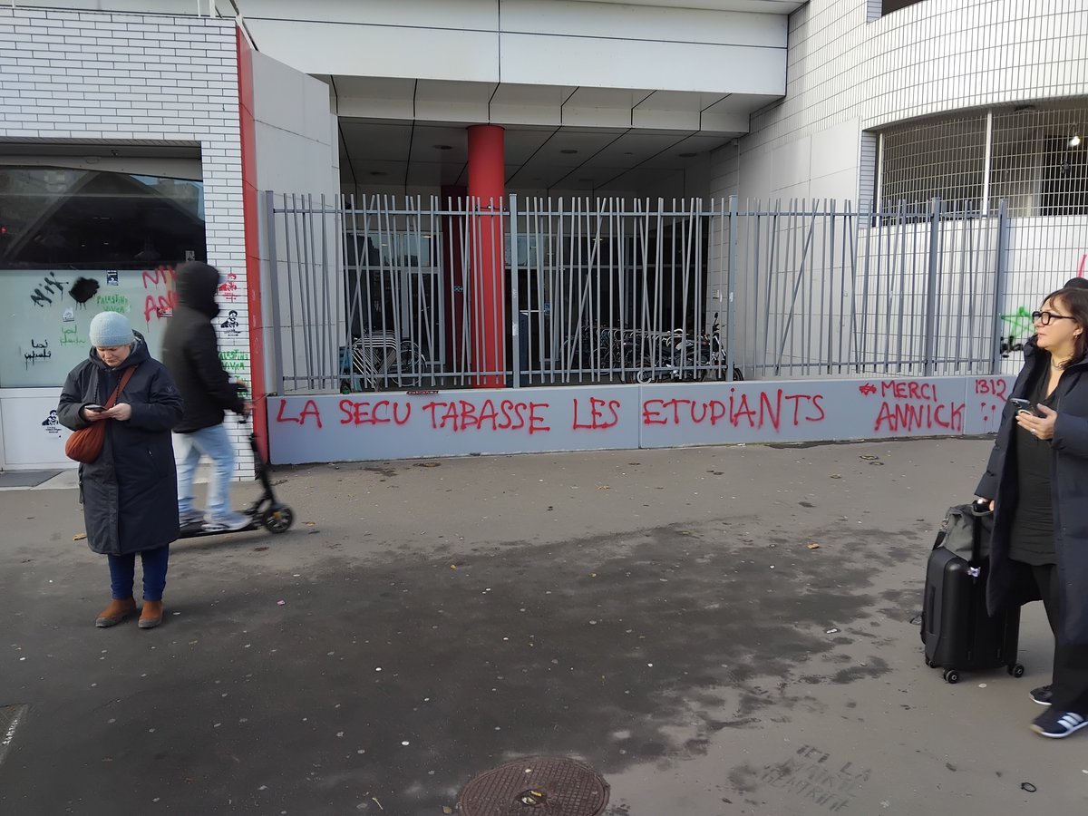 À l’université paris8, la présidence trouve de l'argent pour une nouvelle compagnie de sécurité afin de casser le piquet de grève