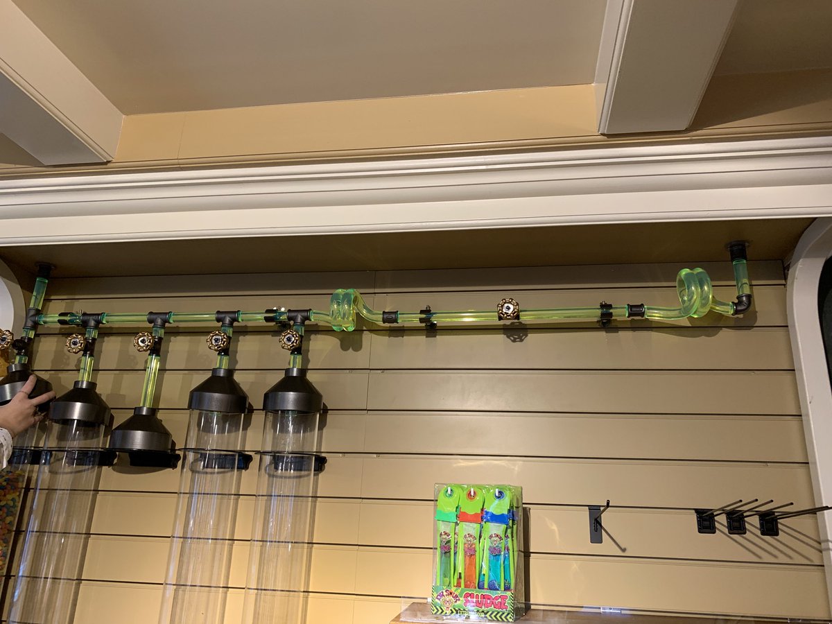 Coshira_'s tweet photo. Pringles en jelly beans in De Verleiding
#Efteling #WinterEfteling #DeVerleiding https://t.co/JLPnbT5j8b
