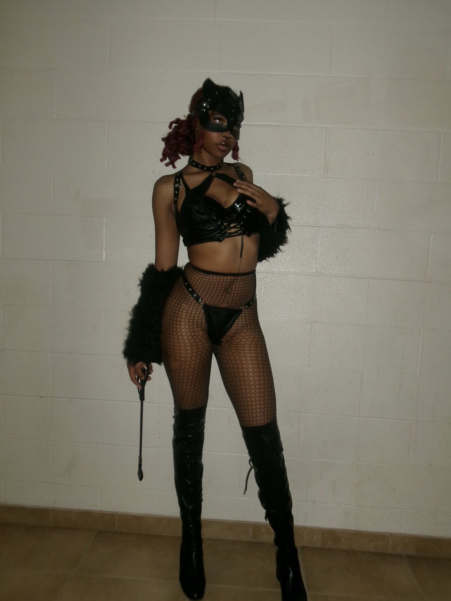 nubianutt's tweet photo. Will never stop posting my Halloween costume https://t.co/30RVN4n7pW