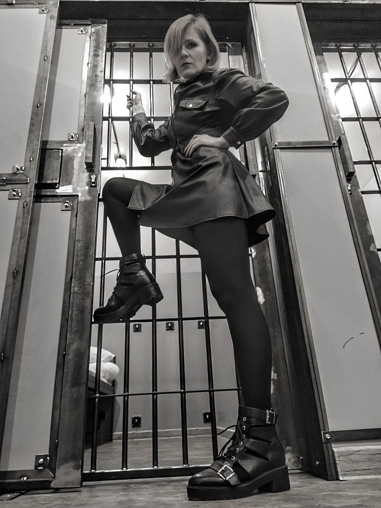 Warsaw Prison tweet media