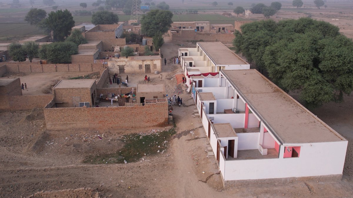 minhajwelfare's tweet photo. 🏠 We handed over 10 more homes to flood-affected families in Fazilpur, Pakistan.

💰 Your support can help us reach more families, provide them with shelter, and restore their dignity.

🔗 https://t.co/SduzdHR892

#MWF #FloodRelief #RebuildHomes #Pakistan #SouthPunjab https://t.co/xhYYwwq8f4