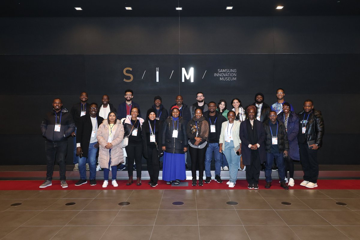 AfDB_Innovation's tweet photo. 20 African youth leaders from tech ventures &amp; enterprise support orgs are in Seoul, learning from Rep of Korea’s top companies &amp; startups. 
They visited the Samsung Innovation Museum and Incubator, gaining insights on scaling businesses. #KOAFEC 🌍🚀 https://t.co/6vQ3bAKkeI