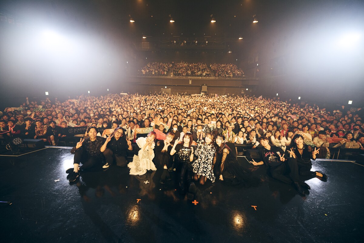 natalie_mu's tweet photo. ◤ライブレポート◢
山本彩がSCANDALお姉さんと16年ぶりにステージで再会
「SYnergy」千秋楽でコラボパフォーマンス披露🌈🌹
あの“DM事件”を公開謝罪、RINA「うれしかったんだよ」

🔽詳細レポ＆写真72枚📸
https://t.co/qN2fRGiZEO

#山本彩 #SCANDAL #山本彩SYnergy https://t.co/lsMJm6IYwi