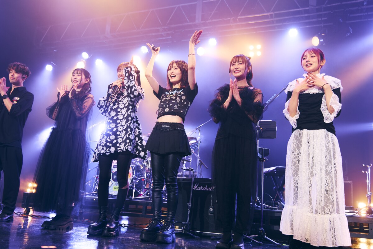 natalie_mu's tweet photo. ◤ライブレポート◢
山本彩がSCANDALお姉さんと16年ぶりにステージで再会
「SYnergy」千秋楽でコラボパフォーマンス披露🌈🌹
あの“DM事件”を公開謝罪、RINA「うれしかったんだよ」

🔽詳細レポ＆写真72枚📸
https://t.co/qN2fRGiZEO

#山本彩 #SCANDAL #山本彩SYnergy https://t.co/lsMJm6IYwi