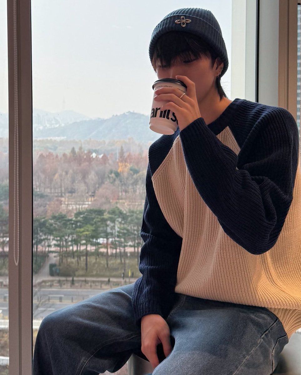 sungchania's tweet photo. SUNGCHAN AND SEUNGHAN POSTING MINUTES APART WAS FOR MEEEEEEE https://t.co/98vfJrrIXM