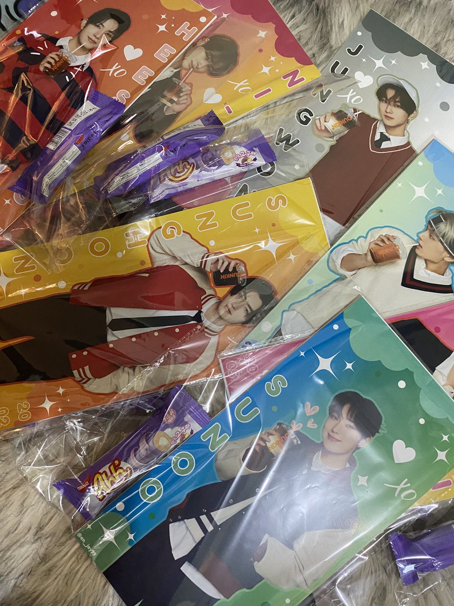 DUNKIN X ENHYPEN FANMADE BANNERS🧡 

See yah  engenes pm po sa inch. 

✨1 Set ( 7pcs. banners)+freebies
✨₱200 only 

Dec 6 💖🧡

#DES7INED_ENHYPEN_with_DUNKIN #DES7INED_ENHYPEN_with_DUNKINPH #ENHYPEN4thAnniversary #ENGENES #enhypen