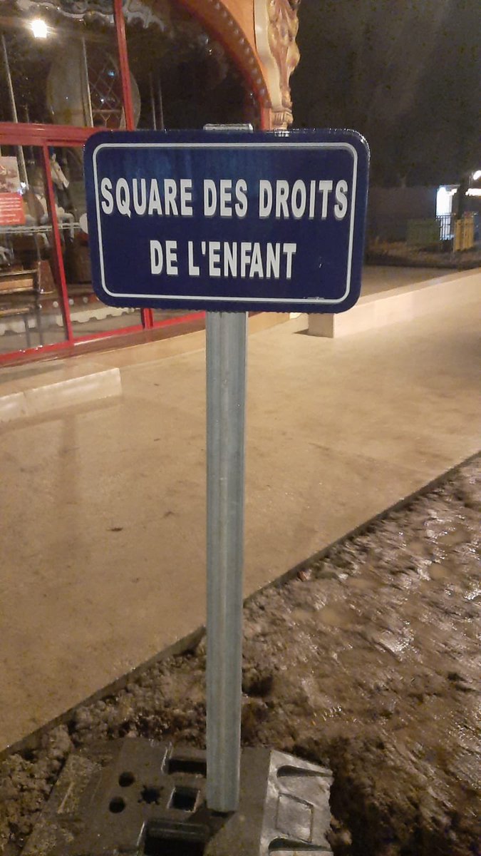 Samia Soultani (@samiasoultani) on Twitter photo Monsieur le Maire <a href="/FlorianBercault/">Florian Bercault</a>, ne pouviez vous pas attendre le Conseil municipal du 9/12 et le vote de cette délibération avant d’installer le panneau ? Ne serait-ce que pour faire semblant qu’il sert encore à quelque chose…
<a href="/OuestFrance53/">Ouest-France 53</a> @bleumayenne <a href="/CDLM53/">Courrier de la Mayenne</a> Monsieur le Maire <a href="/FlorianBercault/">Florian Bercault</a>, ne pouviez vous pas attendre le Conseil municipal du 9/12 et le vote de cette délibération avant d’installer le panneau ? Ne serait-ce que pour faire semblant qu’il sert encore à quelque chose…
<a href="/OuestFrance53/">Ouest-France 53</a> @bleumayenne <a href="/CDLM53/">Courrier de la Mayenne</a>