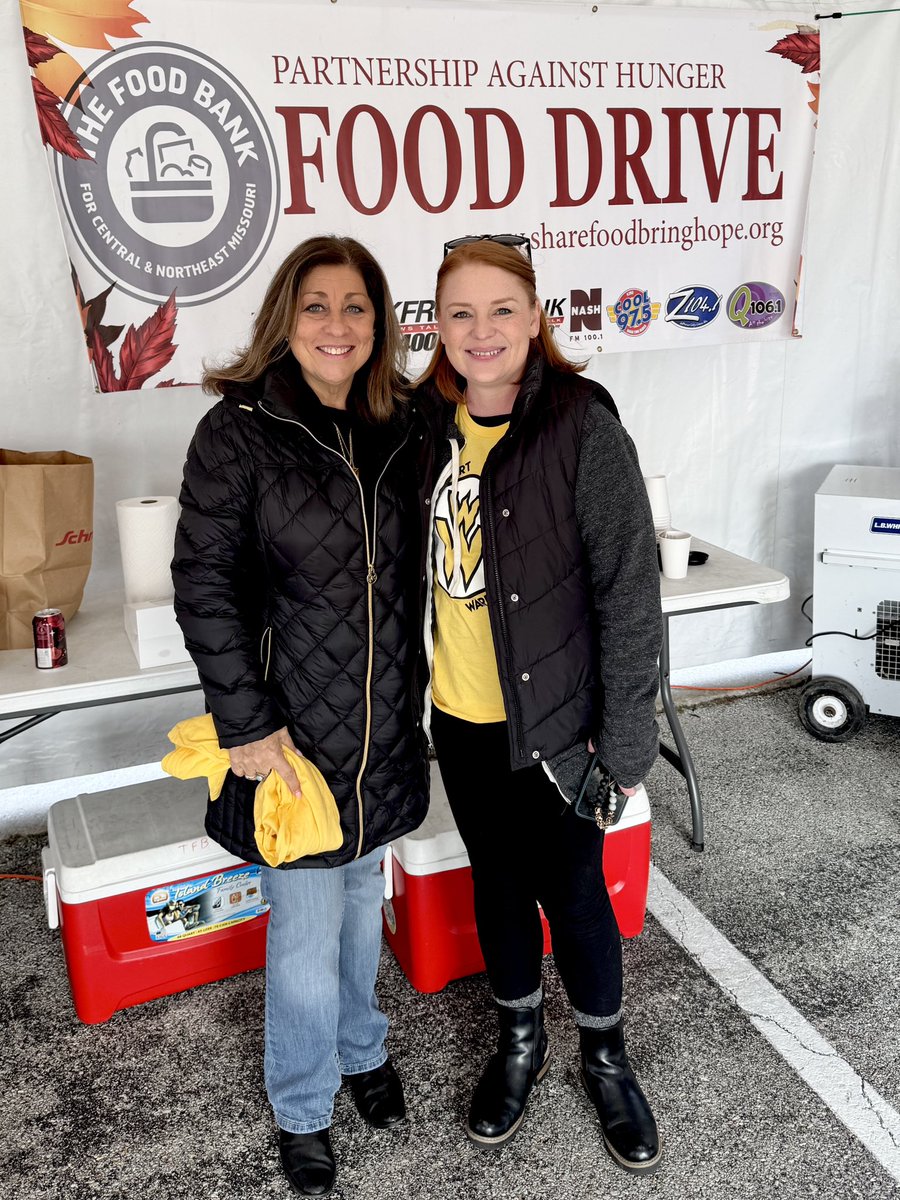 JaniceDownes's tweet image. My Radio &amp;amp; Realtor worlds came together to help raise $70,000 for the The Food Bank of Central &amp;amp; Northeast Missouri #PartnershipAgainstHunger! Thank you sponsors Weichert, Realtors-First Tier, The Junk Pirates! #CumulusMedia #WeichertWarriors #Radio #Realtor #RadioRealtor