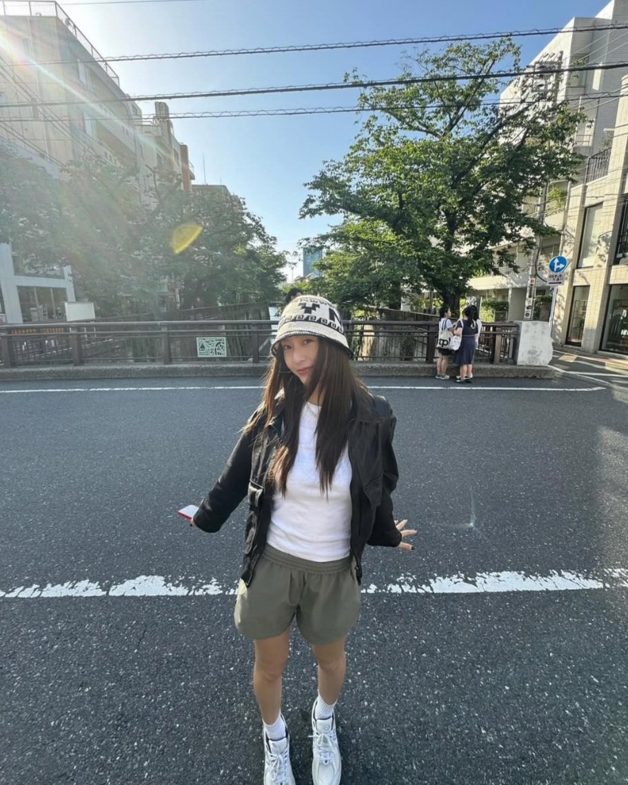 ⟡ ݁₊ . some days, 𝙨𝙞𝙢𝙥𝙡𝙞𝙘𝙞𝙩𝙮 is all you need. just a comfy outfit, a little shade, and a whole world waiting to be explored  .☘︎ ݁˖