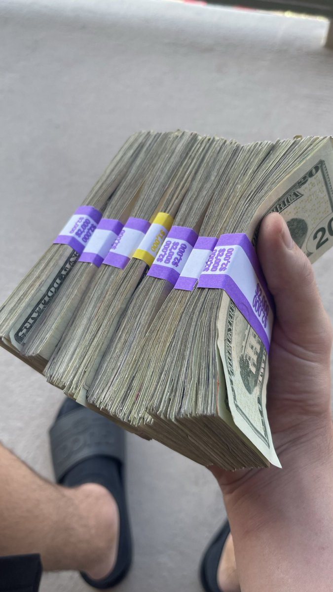 SeanHelp9's tweet image. SENDING $1,000 to 5 people💸

RULES!!!

Like + Follow + RT🫶🏻