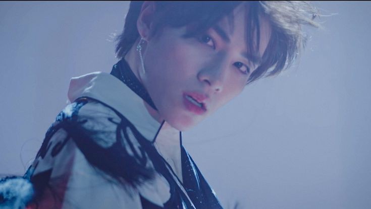 wayizhuo's tweet photo. he literally debuted with this kind of face https://t.co/PF4I2sWft7
