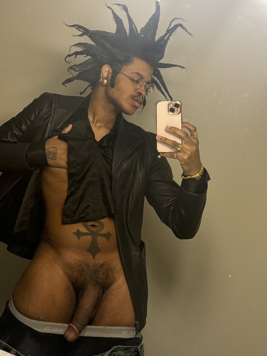 Frankiesm0nster's tweet photo. Mirror Selfie Wrapped 2024 https://t.co/NW2tisWIsW