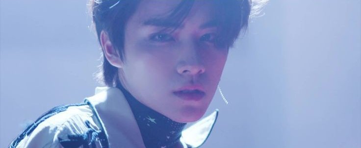 wayizhuo's tweet photo. he literally debuted with this kind of face https://t.co/PF4I2sWft7