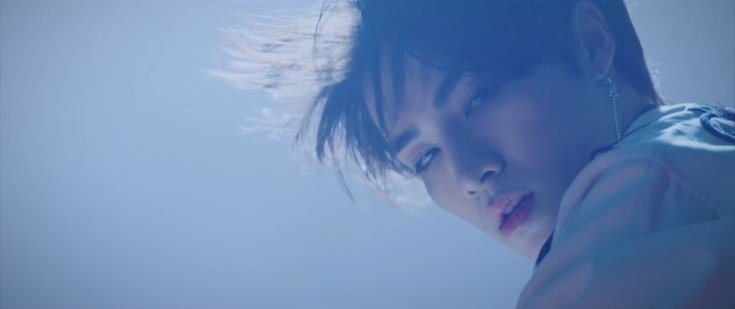 wayizhuo's tweet photo. he literally debuted with this kind of face https://t.co/PF4I2sWft7