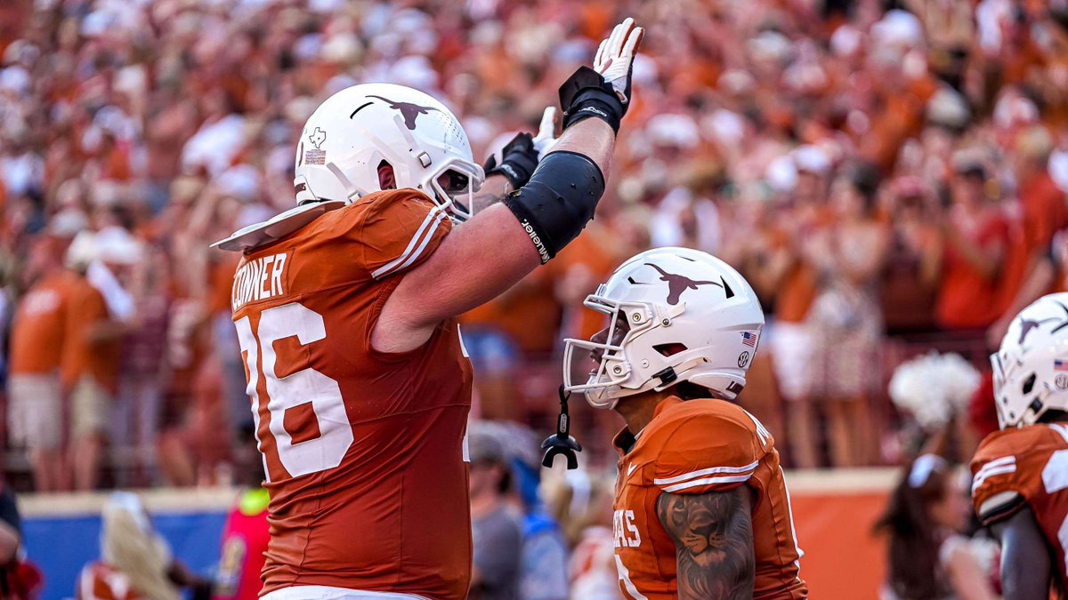 HookemHeadlines's tweet image. Highest graded pass blockers in SEC play in the regular season. 

1. Hayden Conner, G (Texas): 90.2
2. Miles Frazier, G (LSU): 88.9
3. Jake Majors, C (Texas): 88.2
4. Kelvin Banks Jr., OT (Texas): 88.0
5. Garrett Dellinger, G (LSU): 87.4