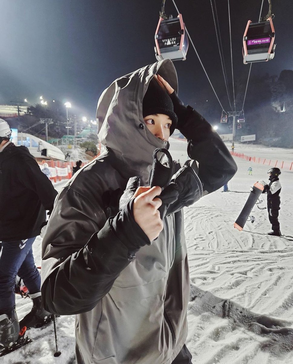 deaaboi's tweet photo. 스키장 얘기 나와서 꺼내왔음
성찬+스키=여자기절 https://t.co/bP0Fv8KRru