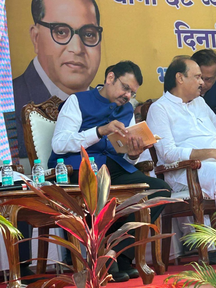 डॉ नरेन्द्र जाधव  यांनी लिहिलेल्याः डॉ आंबेडकरः भारतीय प्रजासत्ताक साकारणारा महामानव या पुस्तकाचे प्रकाशन आज सकाळी (६ डिसेंबर) महाराष्ट्राचे राज्यपाल श्री सी पी राधाकृष्णन यांच्या हस्ते चैत्यभूमी येथे करण्यात आले. त्याप्रसंगी मुख्यमंत्री श्री देवेंद्र फडणवीस, उपमुख्यमंत्री श्री