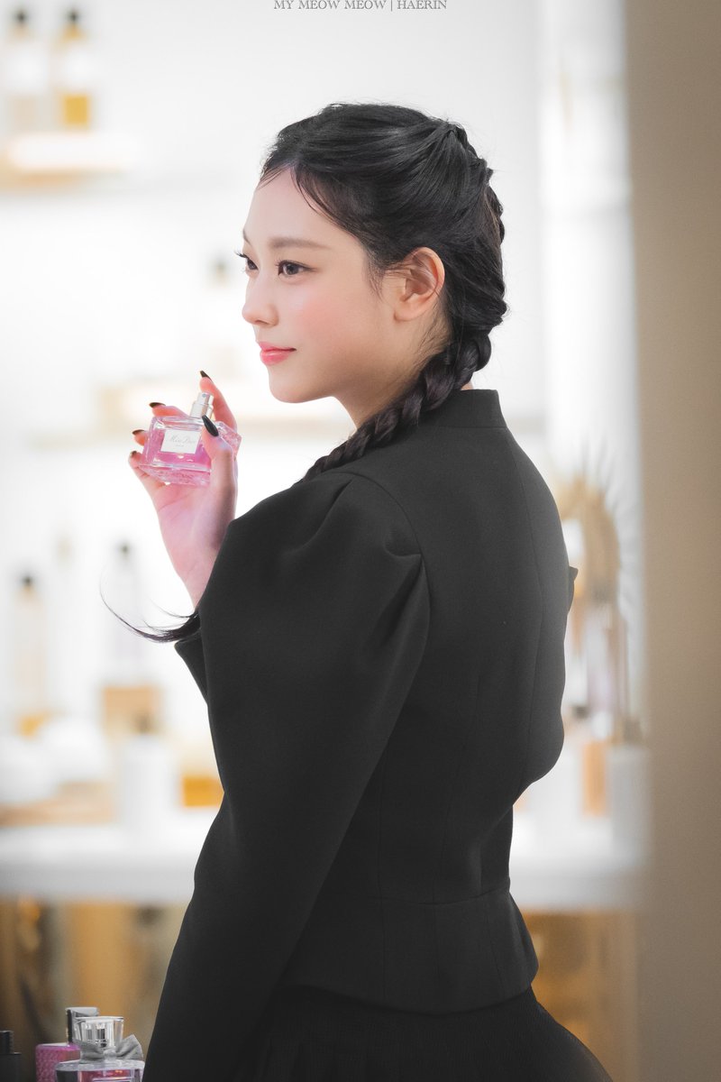BH_Fortherecord's tweet photo. 241206 DIOR PARFUMS

あなたのことを思い出したんだ
あなたに会いたくなったんだ
久しぶりに会いに行くよ
今すぐに💚🐱

DIOR PRINCESS KANG HAERIN

#HAERINxDIOR
#NewJeans #뉴진스 #해린 #HAERIN
@NewJeans_ADOR @NewJeans_twt @Dior https://t.co/HSFteSFNVJ