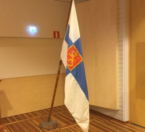 Urlussaatio's tweet photo. Oikein hyvää itsenäisyyspäivää.

Erityiskiitos veteraanisukupolvelle, joka piti maamme itsenäisenä.

Suuri kiitos niille, joilla on tänään ”vahtivuoro” ja pitävät maatamme pystyssä eri tehtävissä eri puolilla Suomea.

Lämpimät onnittelut tänään ylennetyille ja palkituille. https://t.co/8b5VGfSiJC